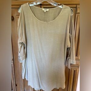 Umgee USA beige top, 3/4 slit sleeve with tie detail, boat neck, size S
